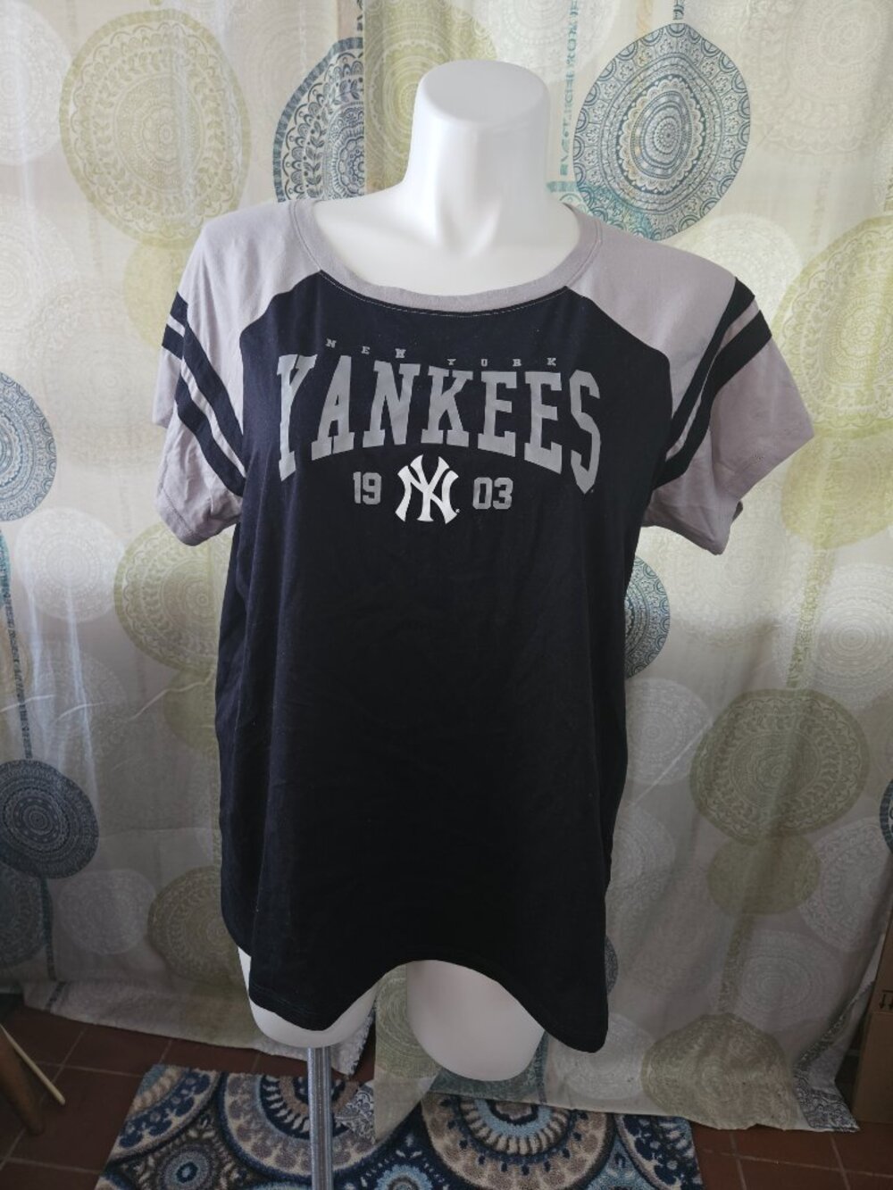 NWOT Torrid MLB New York Yankees Cotton Varsity Ringer Tee (2X)